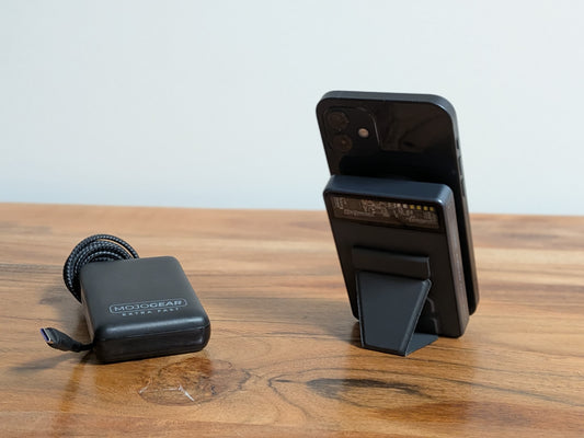 Draadloze vs bekabelde powerbanks: Wat werkt beter