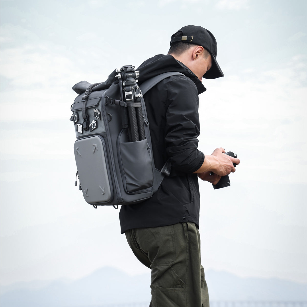 Ulanzi BP04 Hard Shell Rugzak 25 liter met Find My Tracker - Cameratassen
