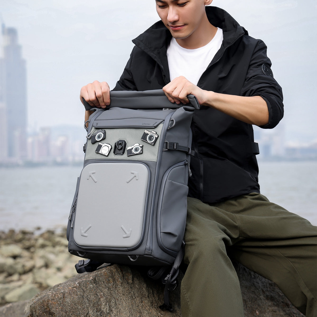 Ulanzi BP04 Hard Shell Rugzak 25 liter met Find My Tracker - Cameratassen