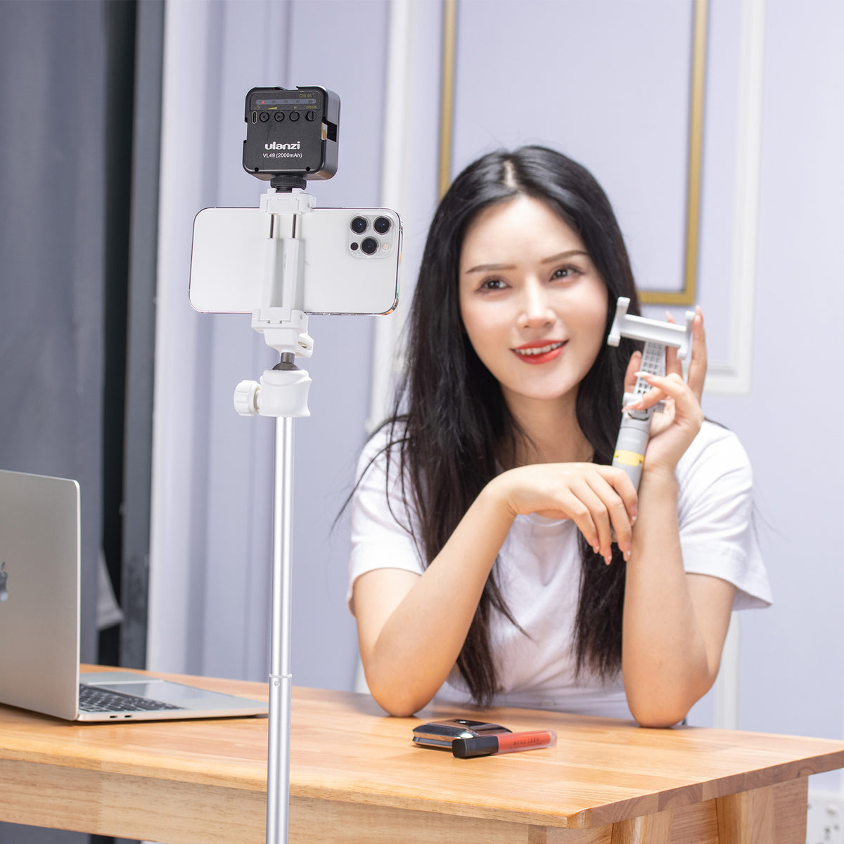 Trépied à selfie Ulanzi MT-44 pour téléphone et appareil photo - 146 cm - Blanc
