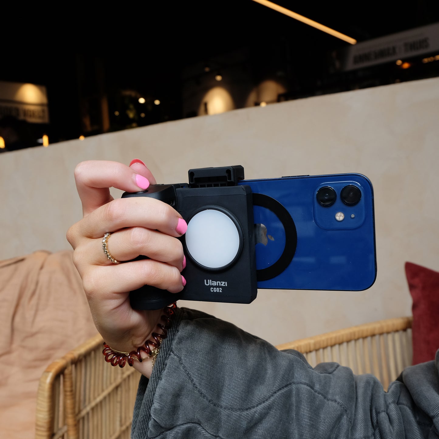 Ulanzi CapGrip LED smartphone camera grip met magnetische Bluetooth afstandsbediening - Handgrips