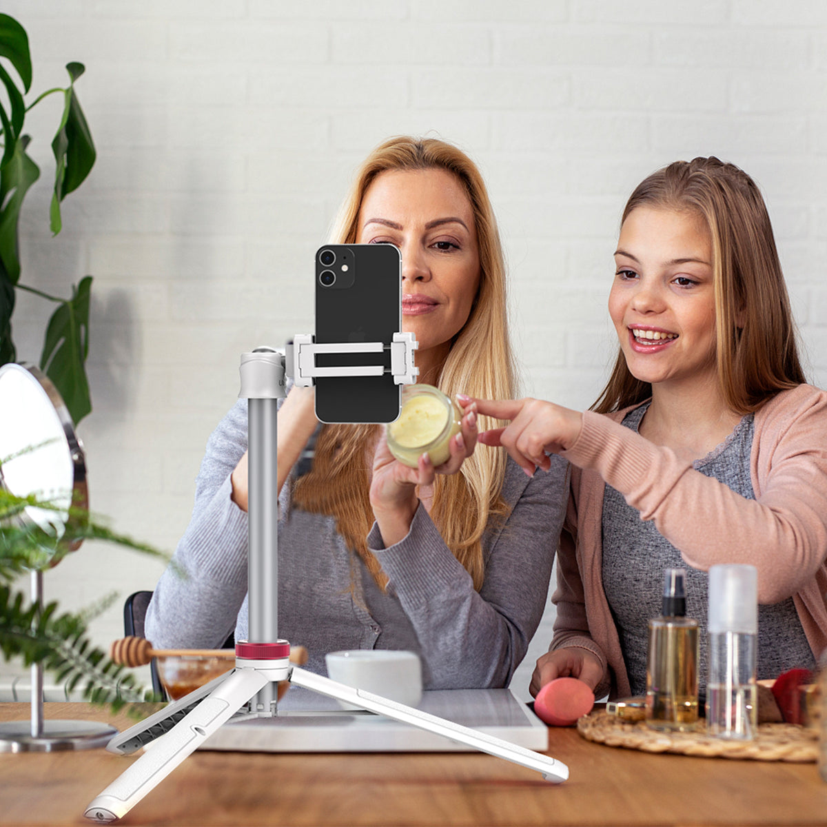 Trépied à selfie Ulanzi MT-44 pour téléphone et appareil photo - 146 cm - Blanc