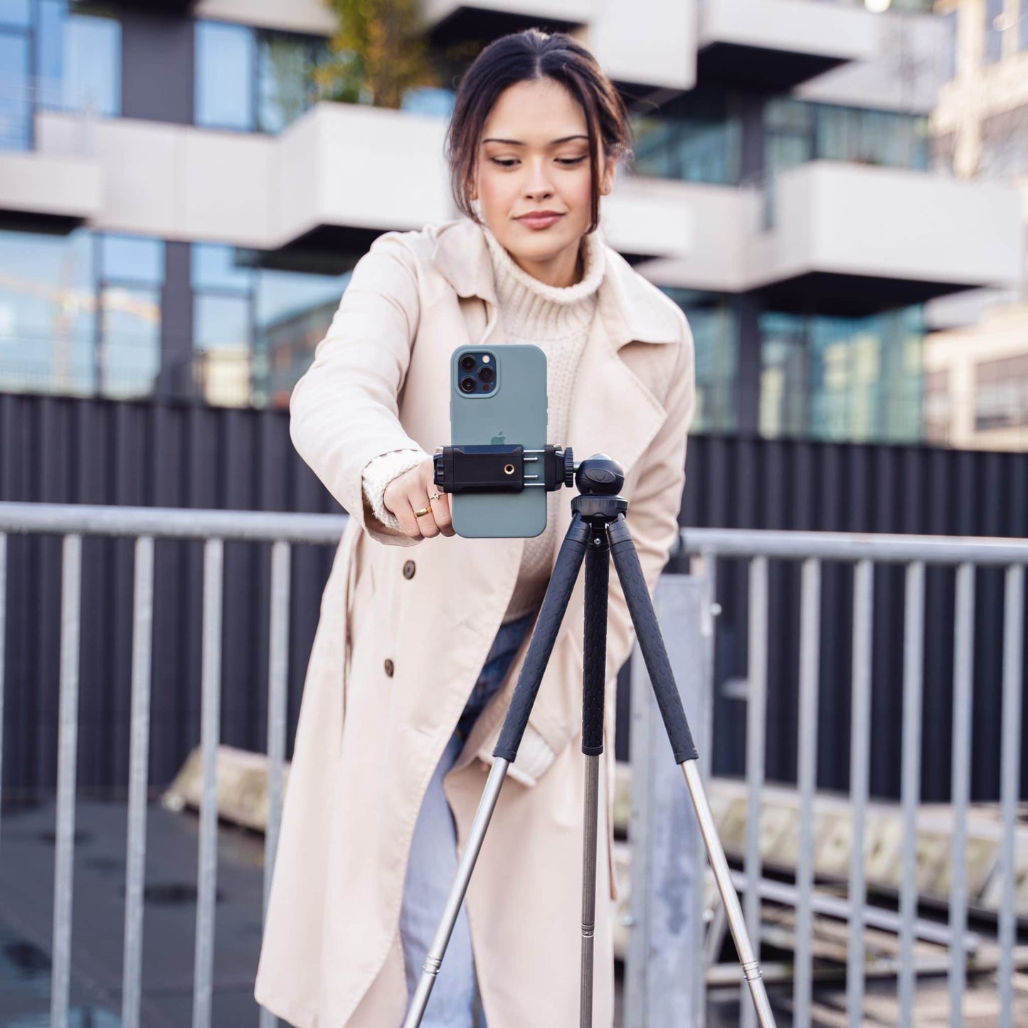 MOJOGEAR Telefoon statief met uitschuifbare poten tot 110cm - met premium telefoonhouder - Grote statieven