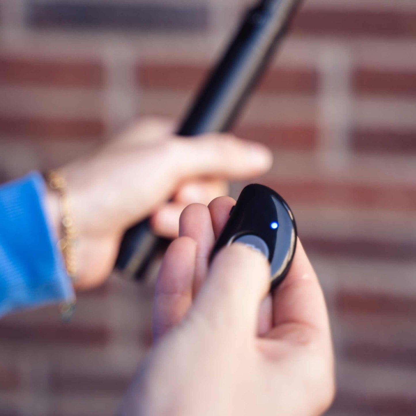 Bluetooth remote shutter afstandsbediening voor smartphone camera – verschillende kleuren - Zwart - Bluetooth remotes